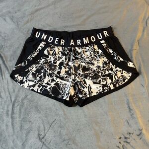 Under Armour Black and White Athletic Shorts Lightweight Design

#1057